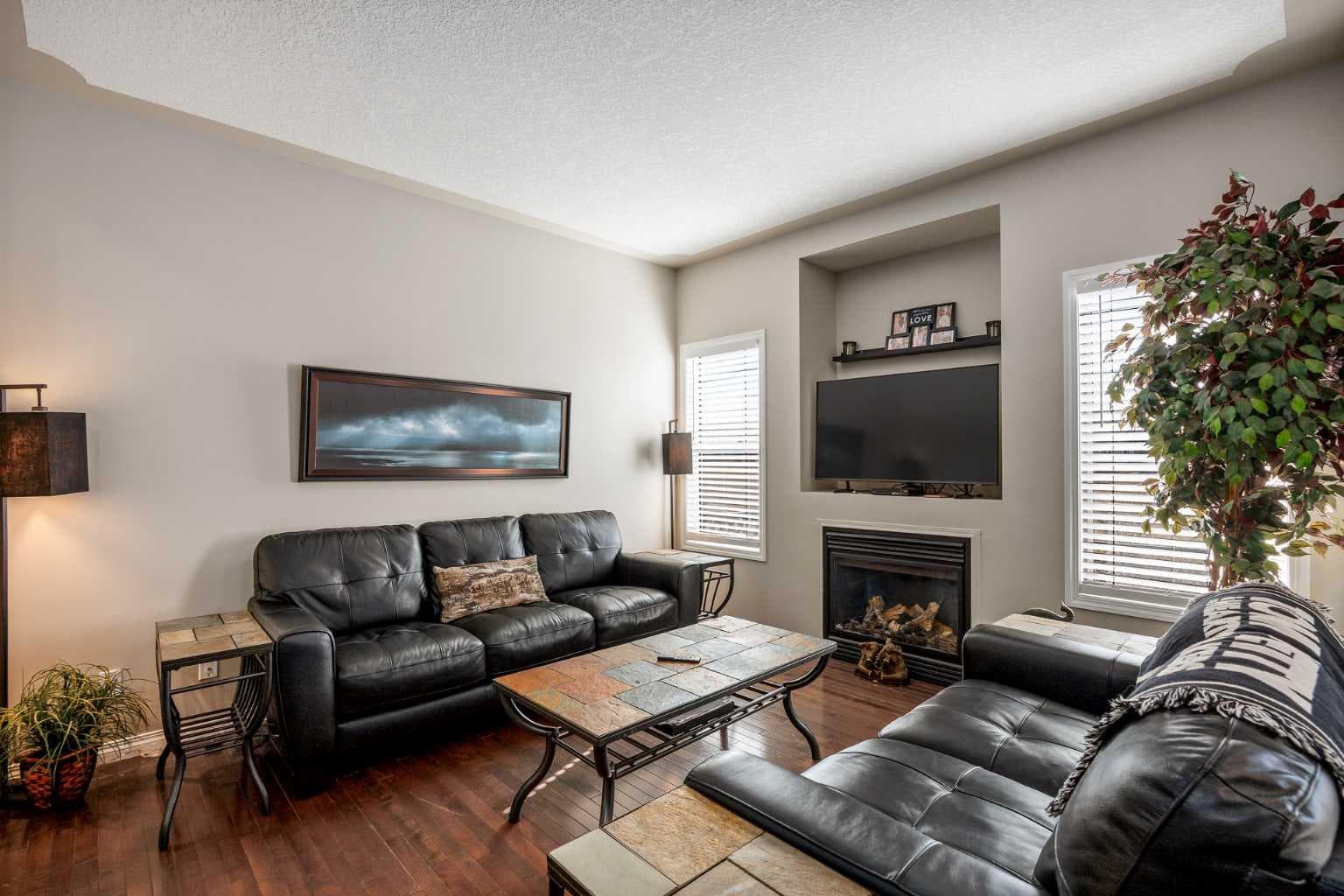 604, 620 Luxstone Landing SW