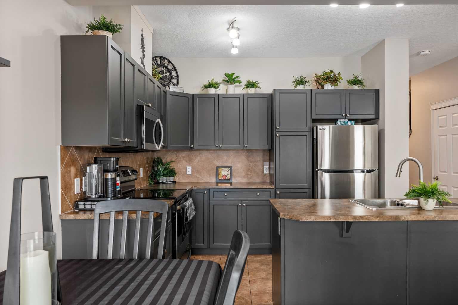 604, 620 Luxstone Landing SW