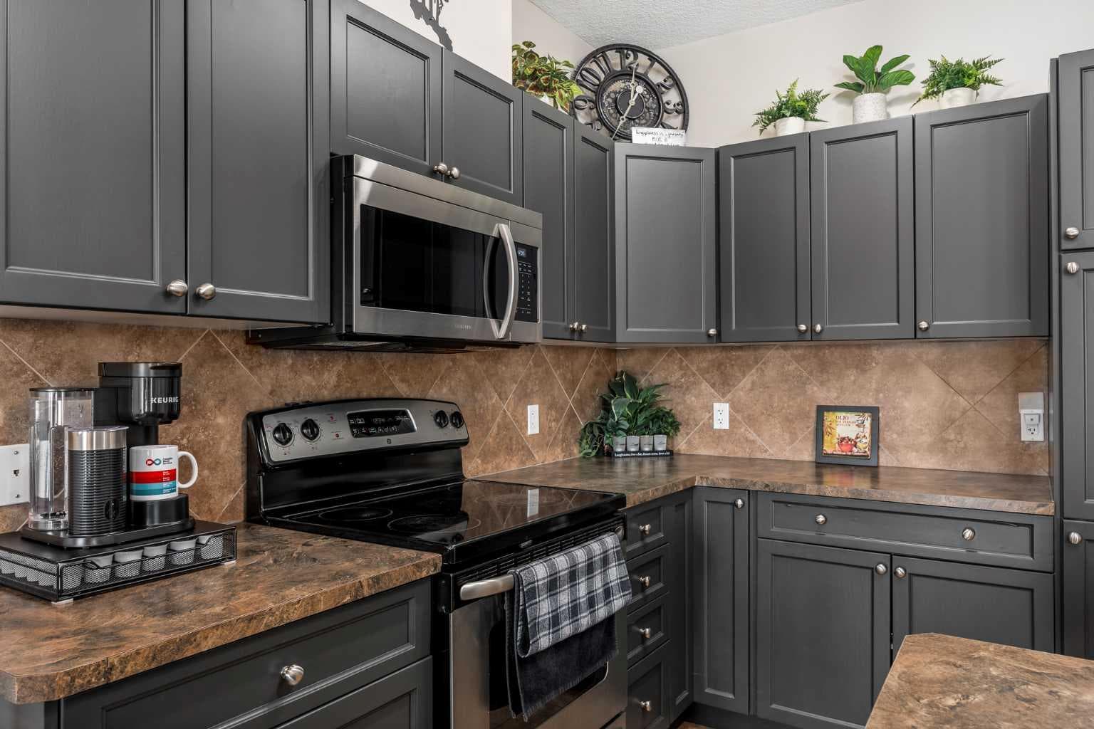 604, 620 Luxstone Landing SW
