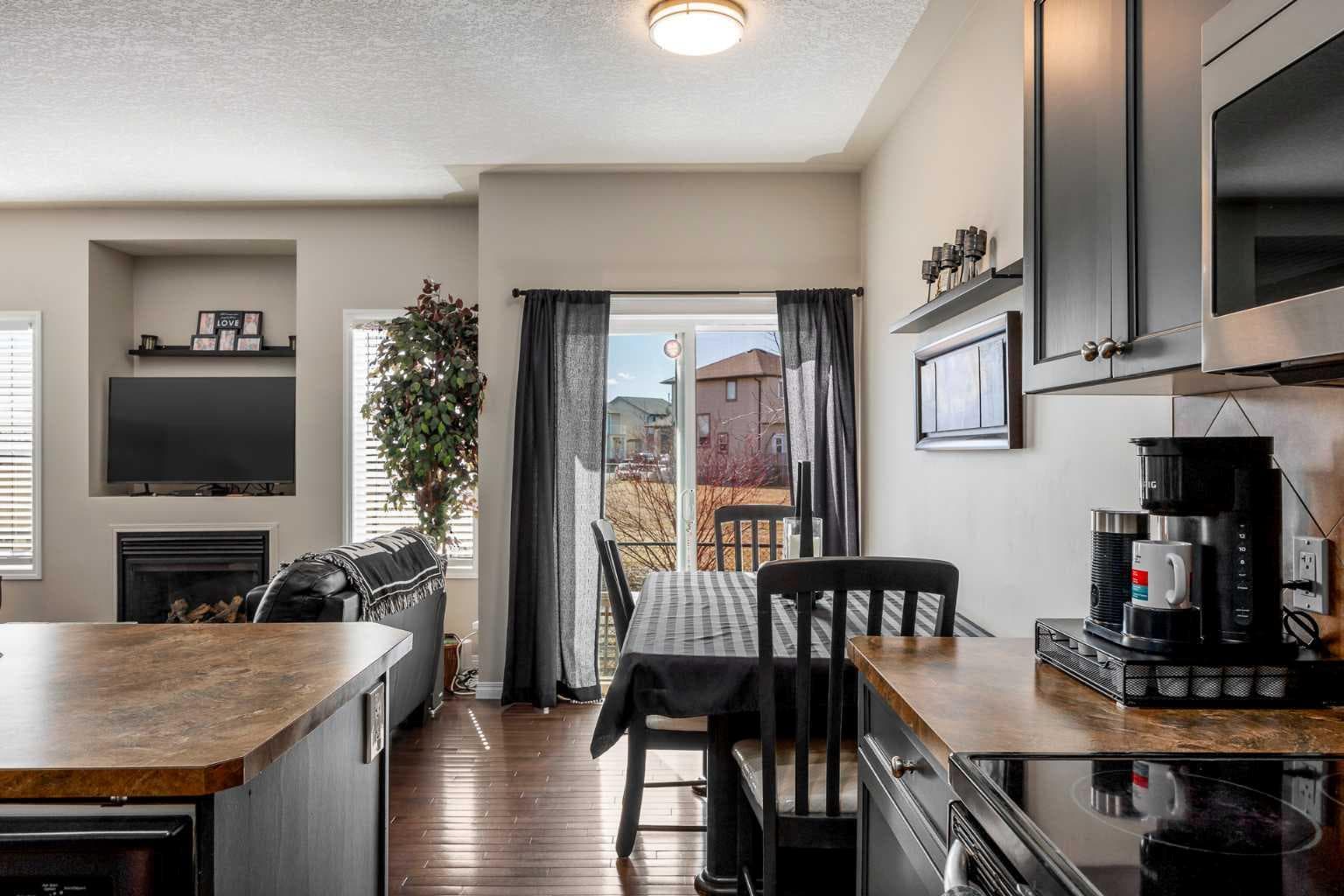 604, 620 Luxstone Landing SW