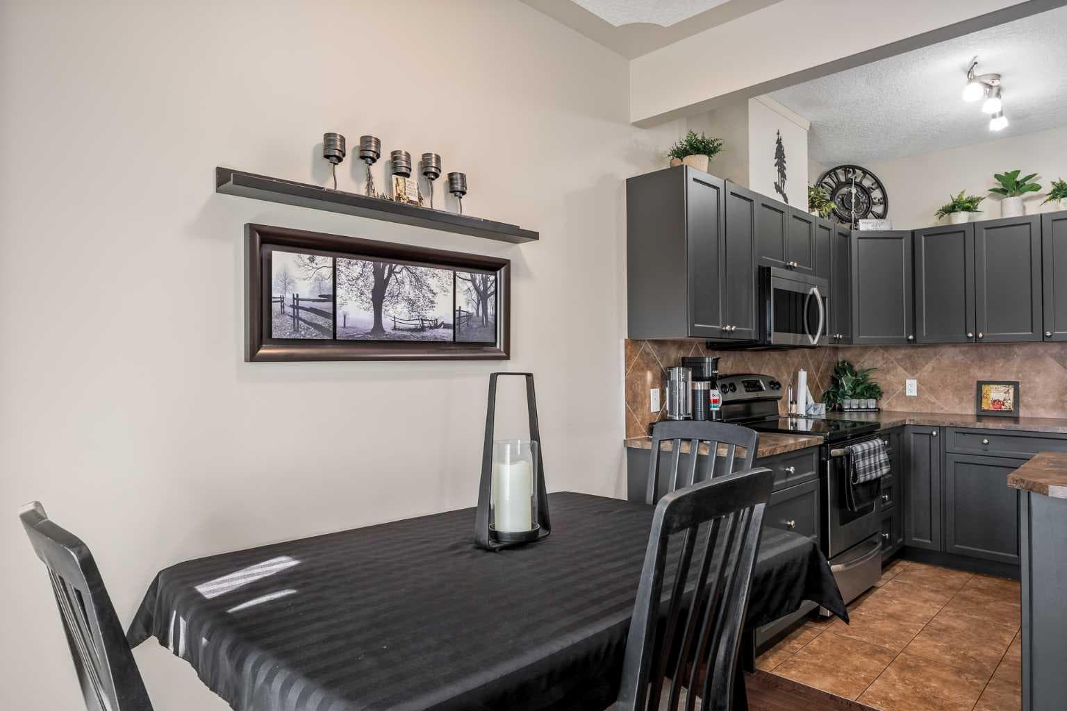 604, 620 Luxstone Landing SW