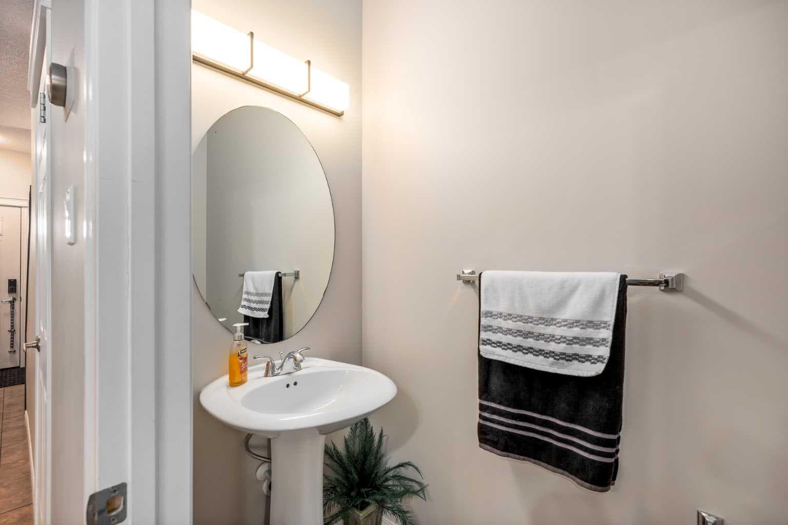 604, 620 Luxstone Landing SW