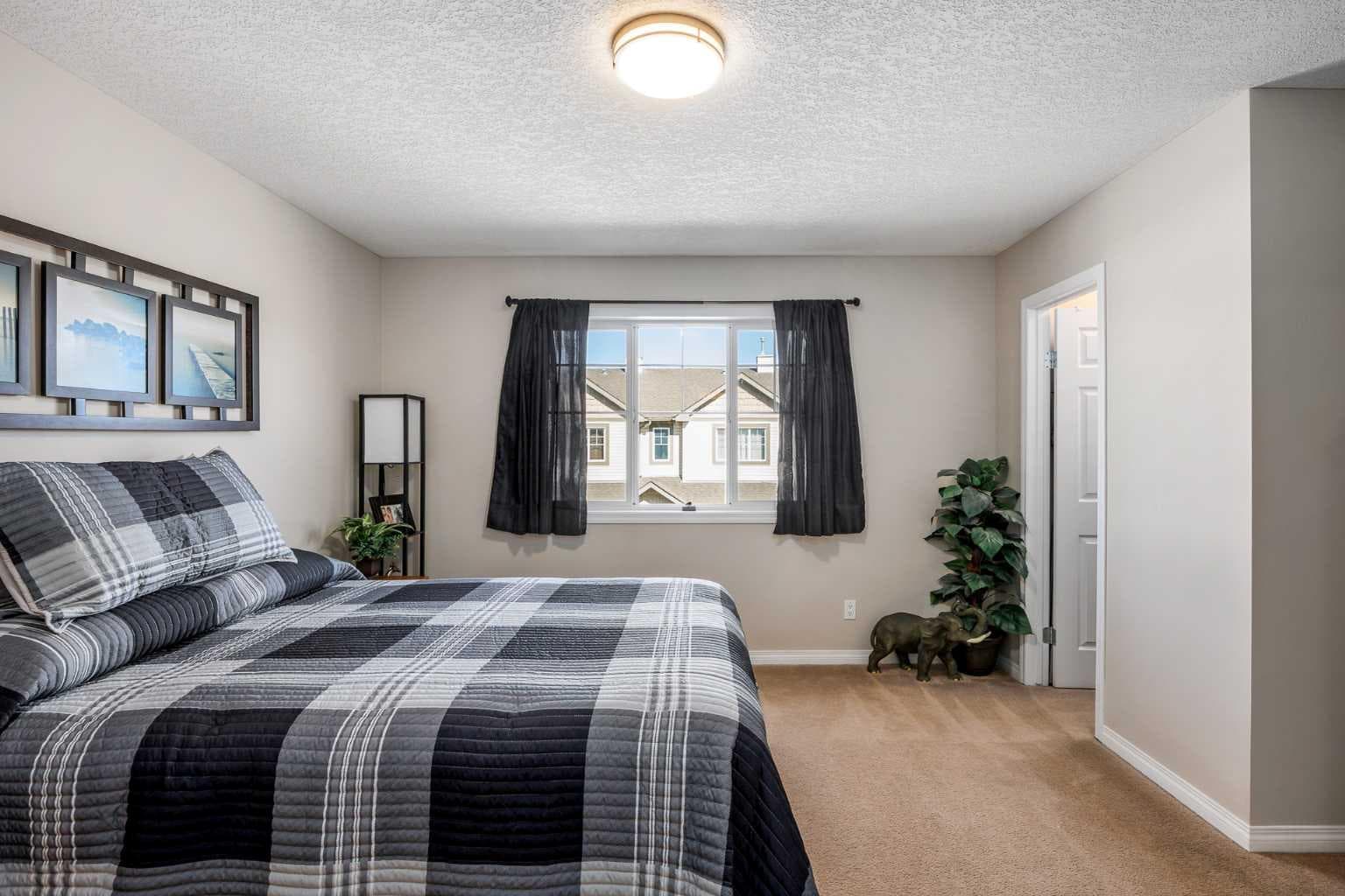604, 620 Luxstone Landing SW