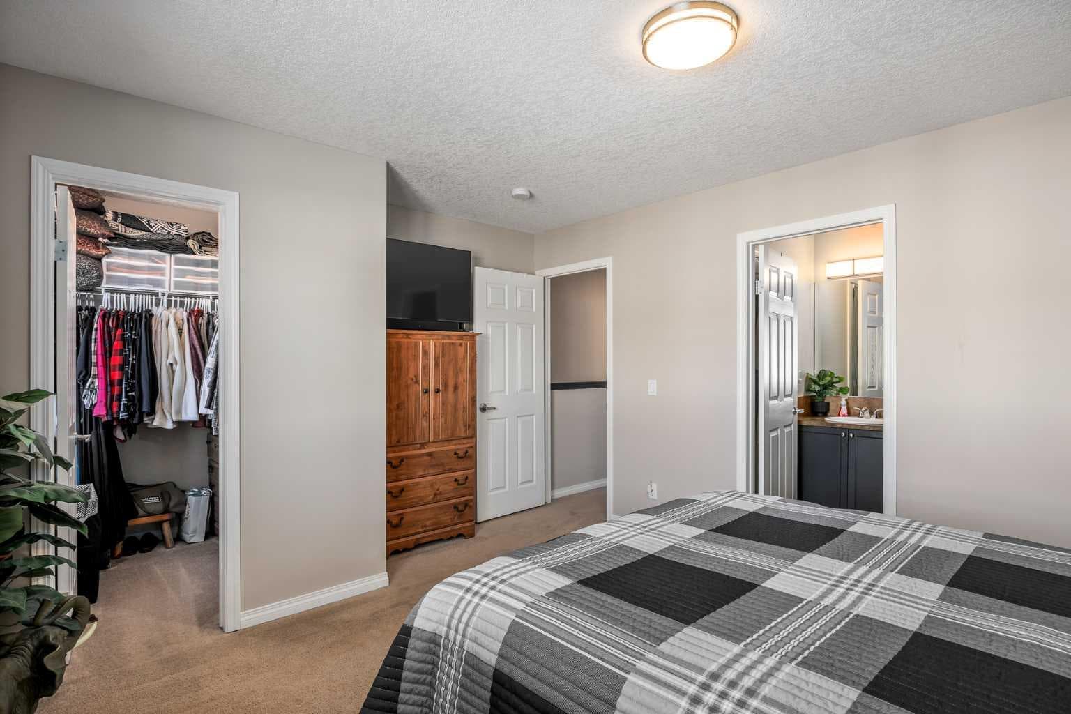604, 620 Luxstone Landing SW