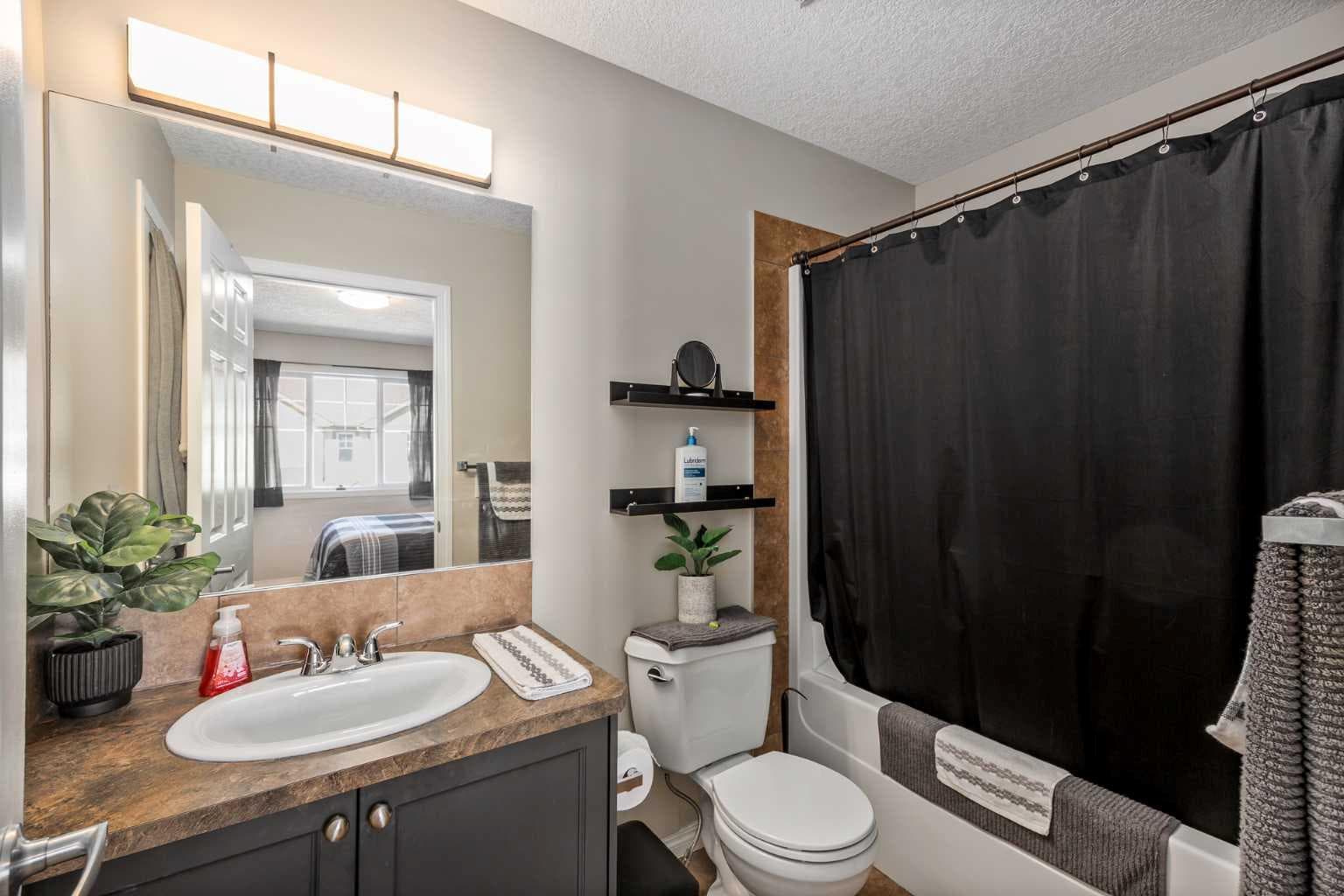 604, 620 Luxstone Landing SW