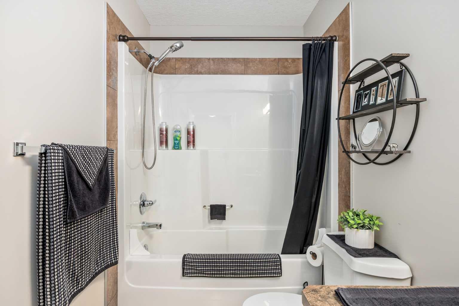 604, 620 Luxstone Landing SW