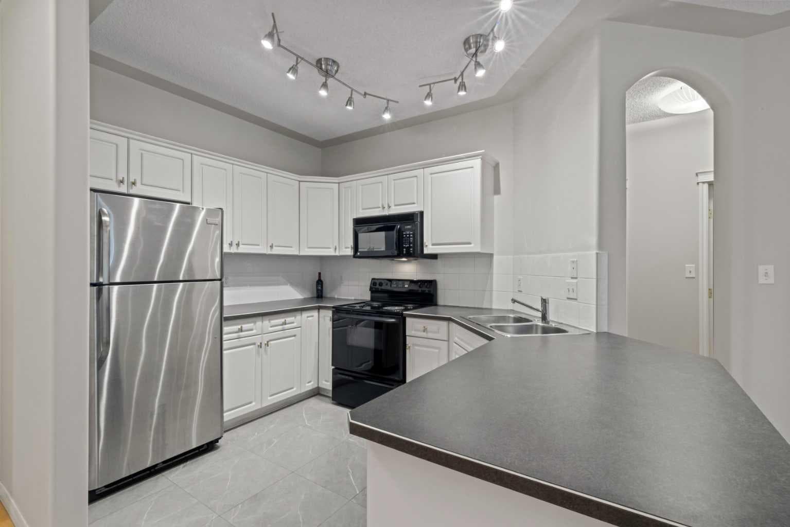 207, 2419 Erlton Road SW