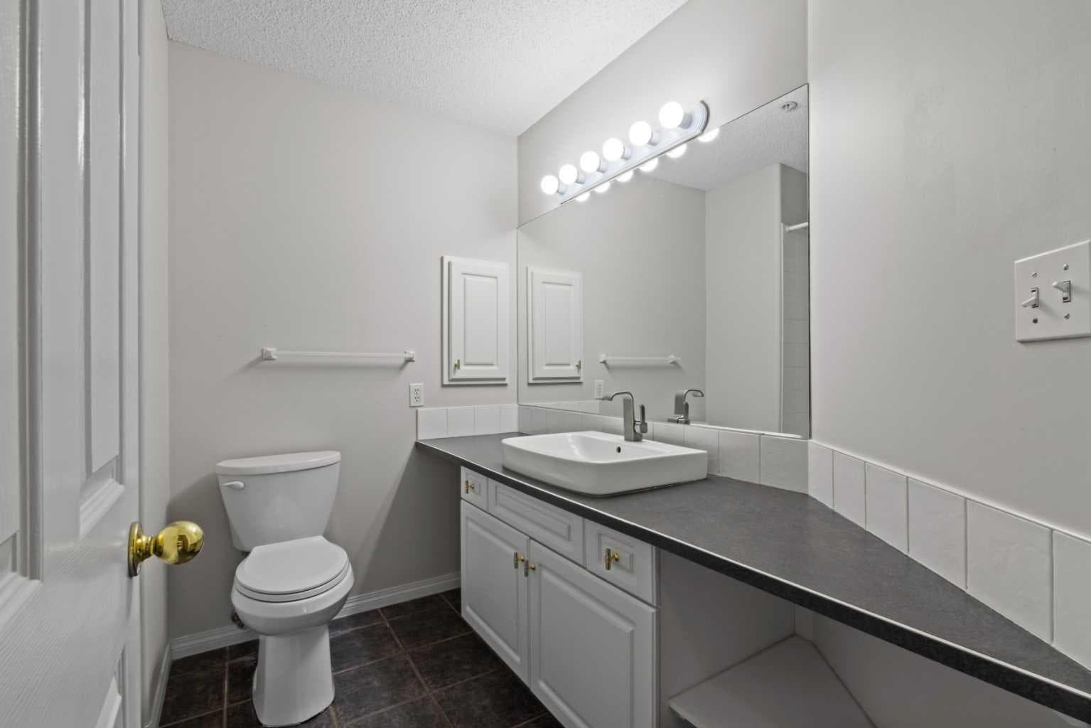 207, 2419 Erlton Road SW