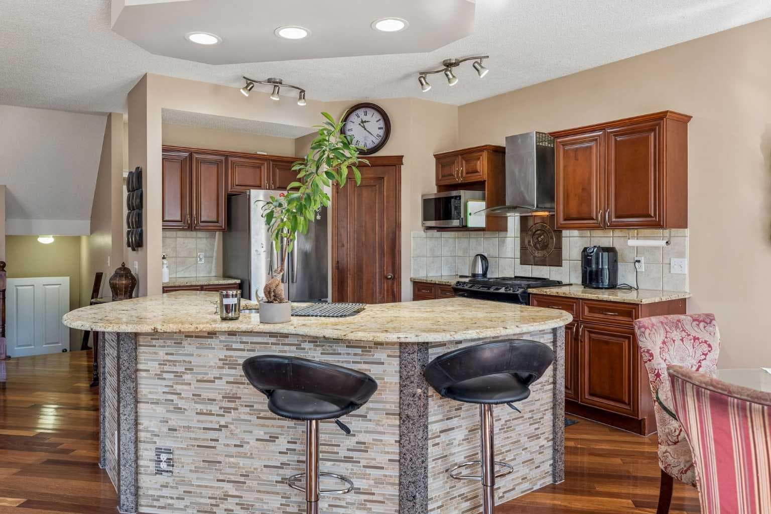 86 Tuscany Ravine Road NW