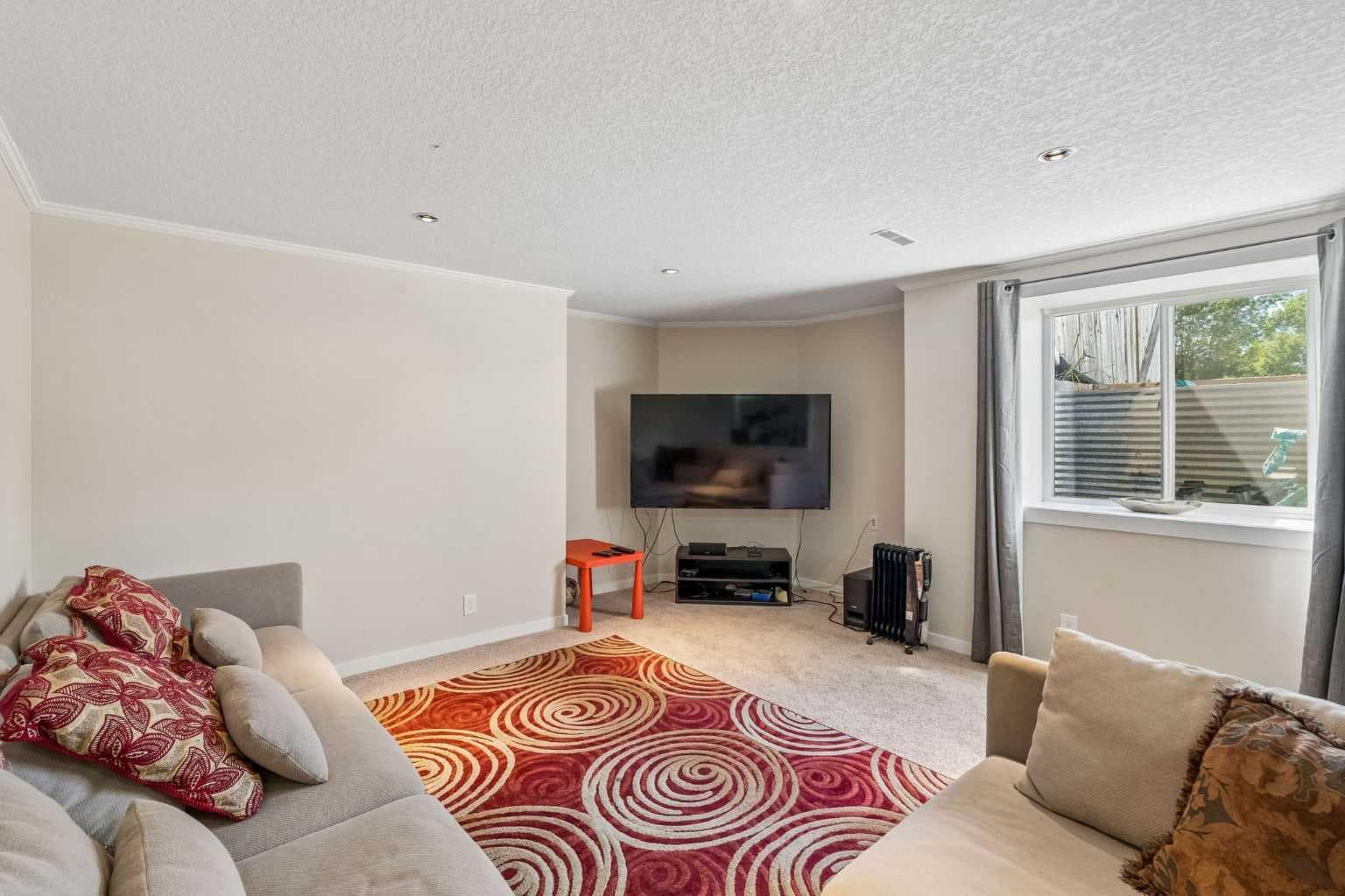 86 Tuscany Ravine Road NW