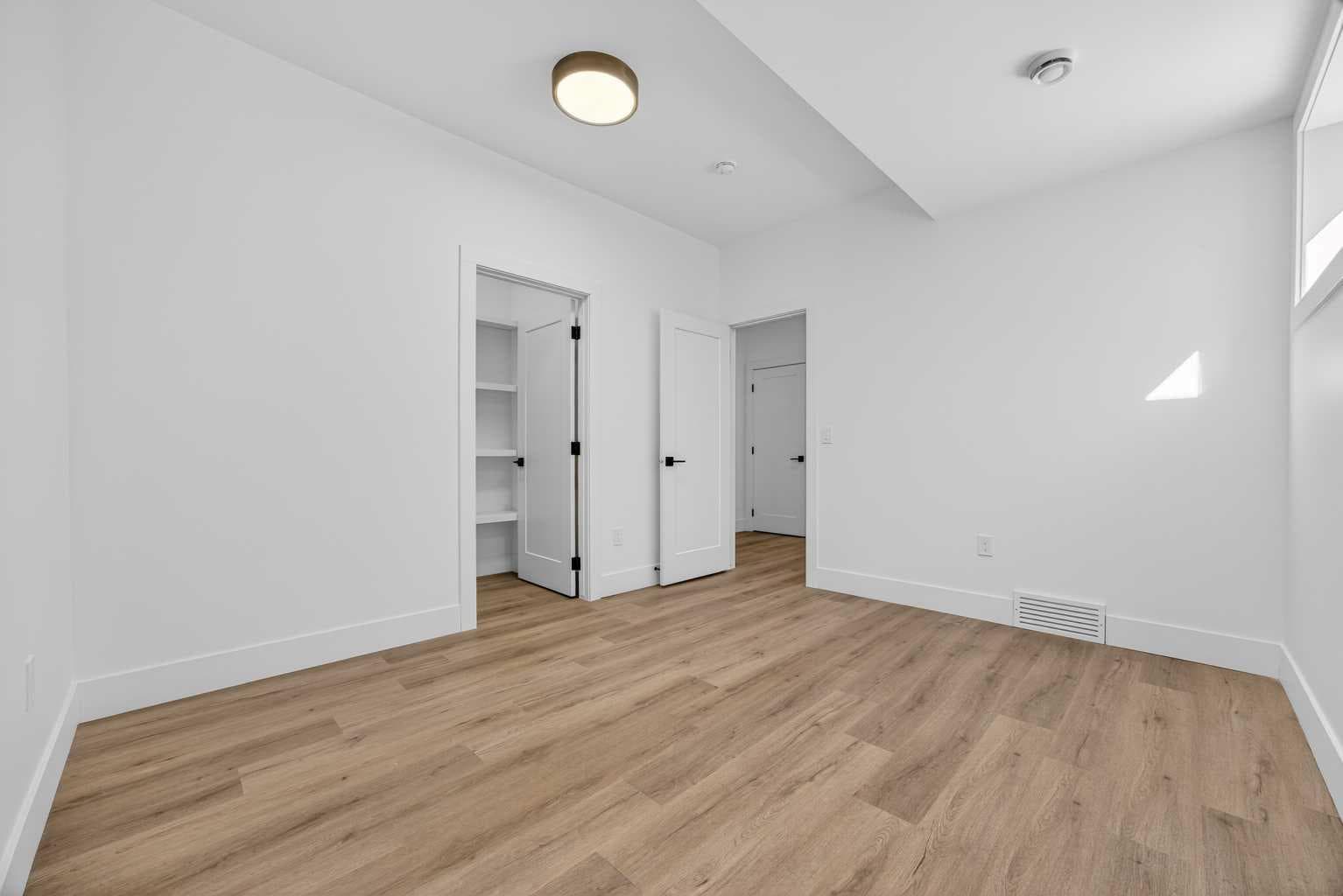 1011 18 Avenue NW