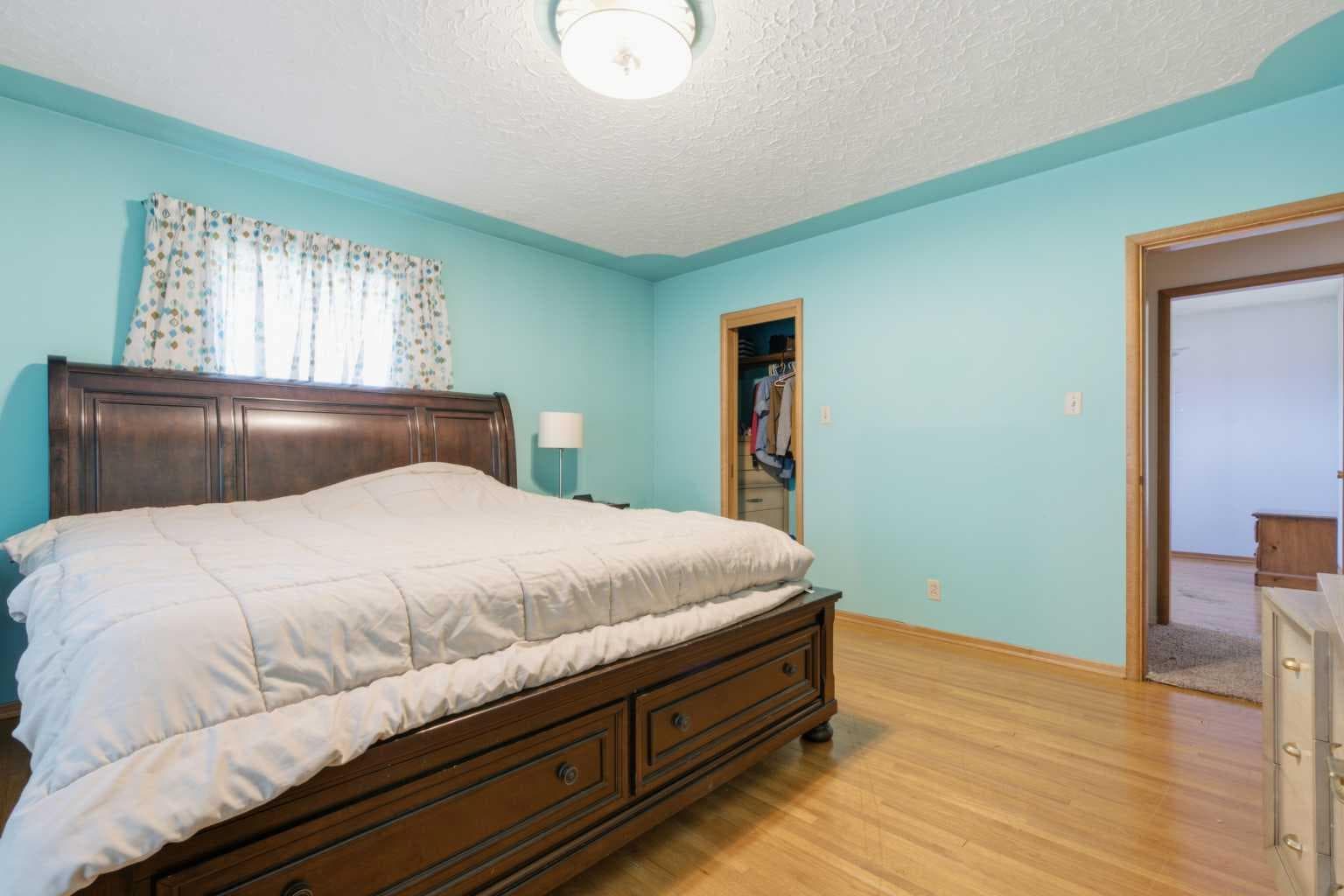 3720 Spruce Drive SW