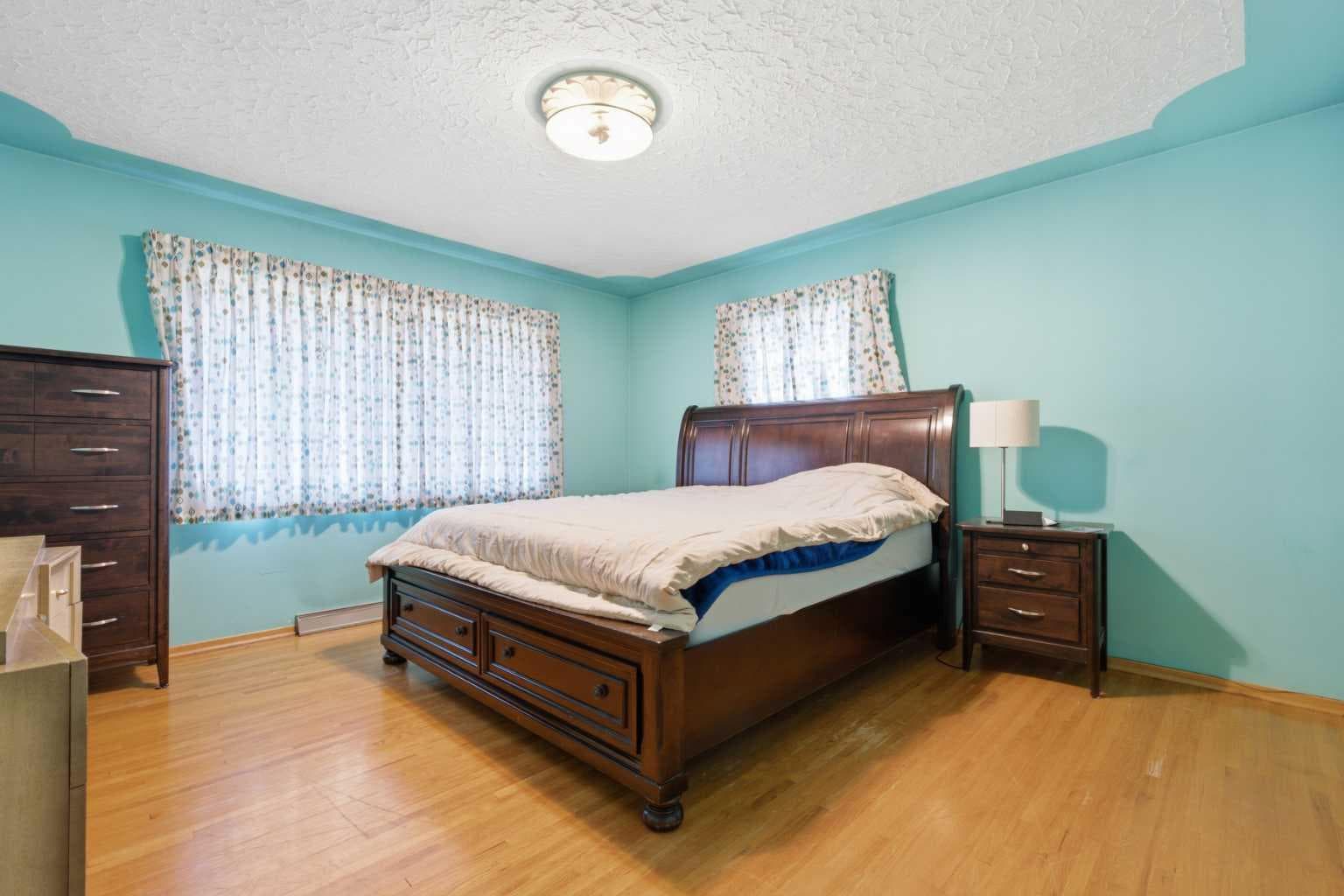 3720 Spruce Drive SW