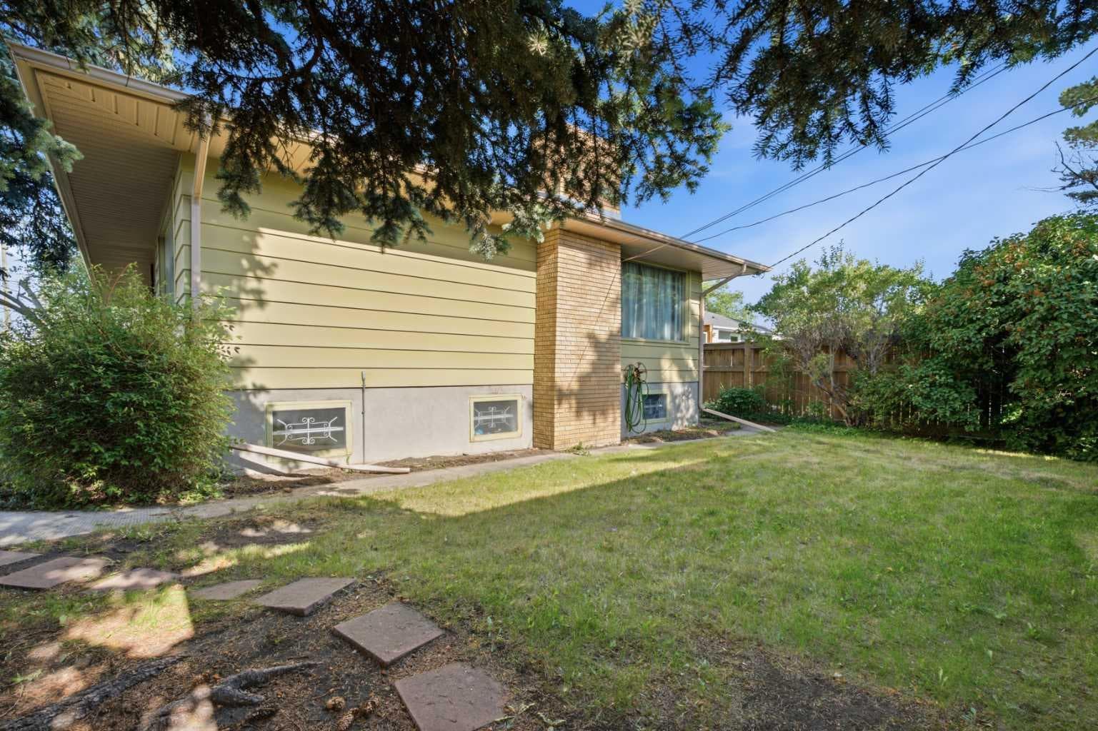 3720 Spruce Drive SW