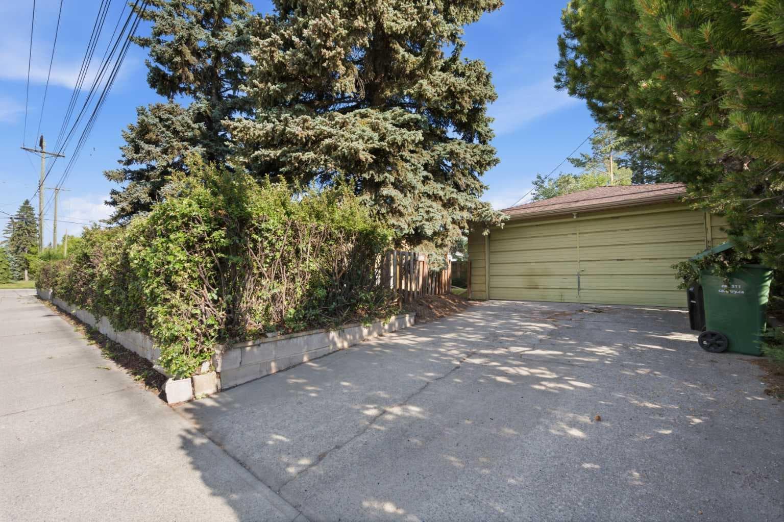3720 Spruce Drive SW