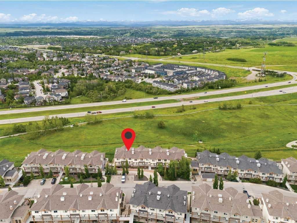 11, 133 Rockyledge View NW