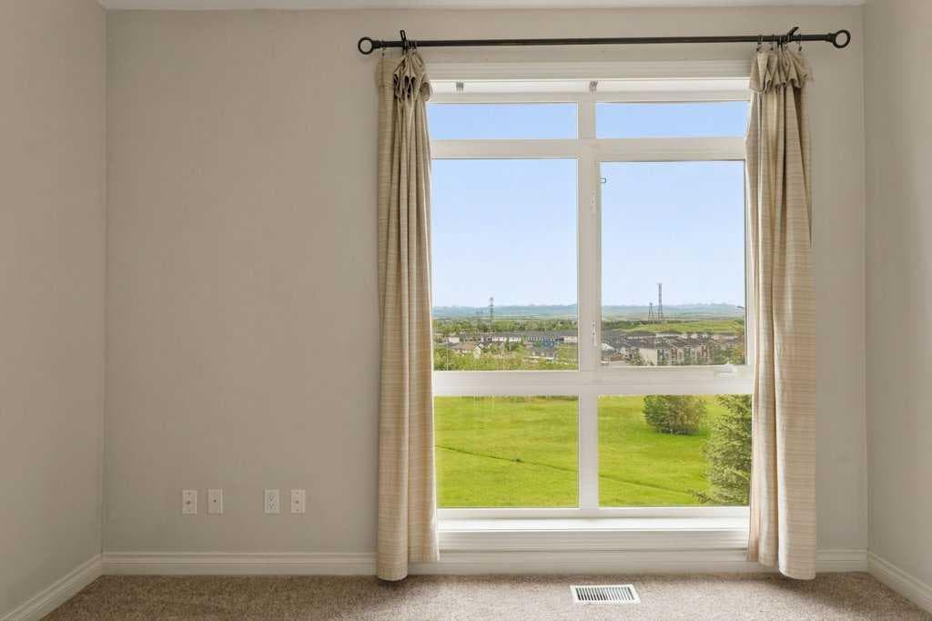 11, 133 Rockyledge View NW