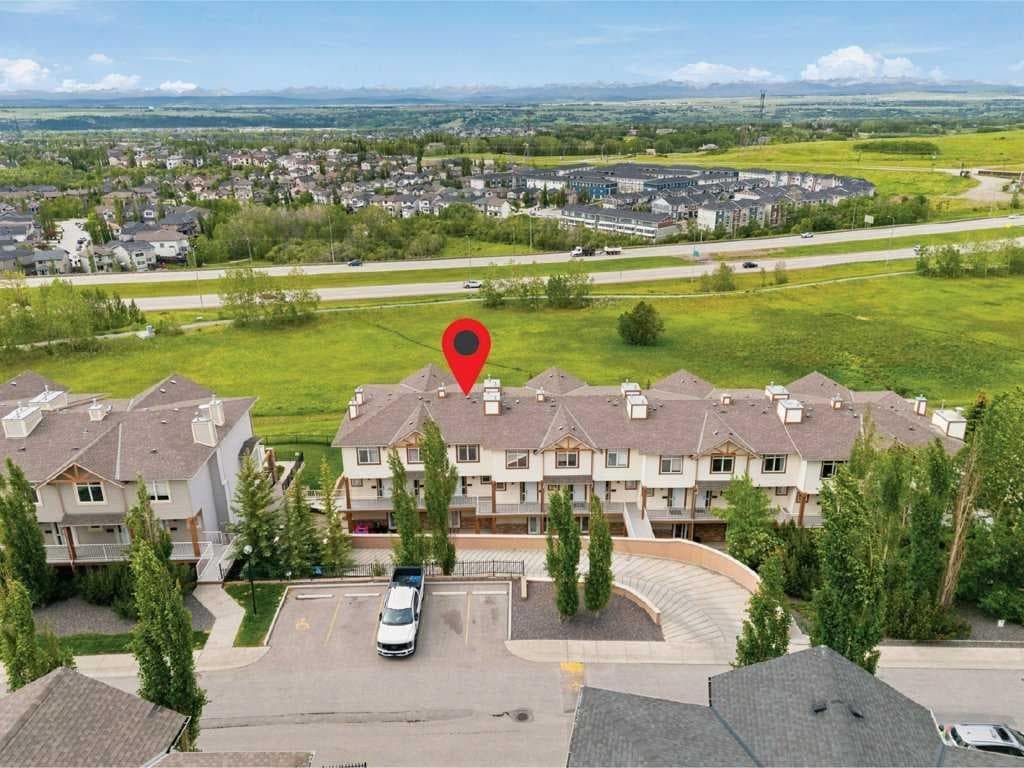 11, 133 Rockyledge View NW
