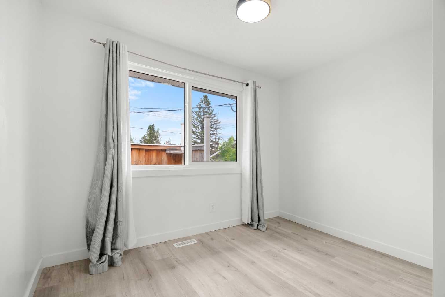 424 Penbrooke Crescent SE