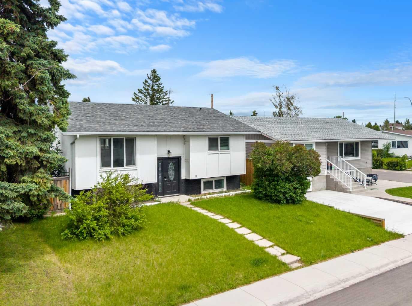 424 Penbrooke Crescent SE