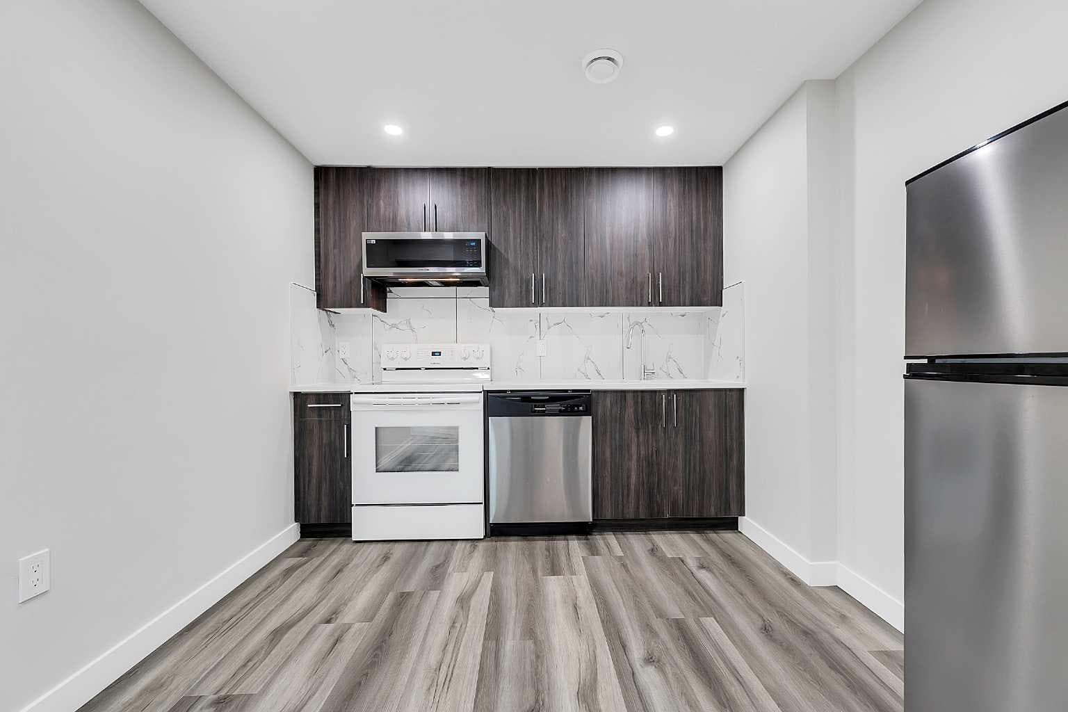 121 Carringvue Park NW