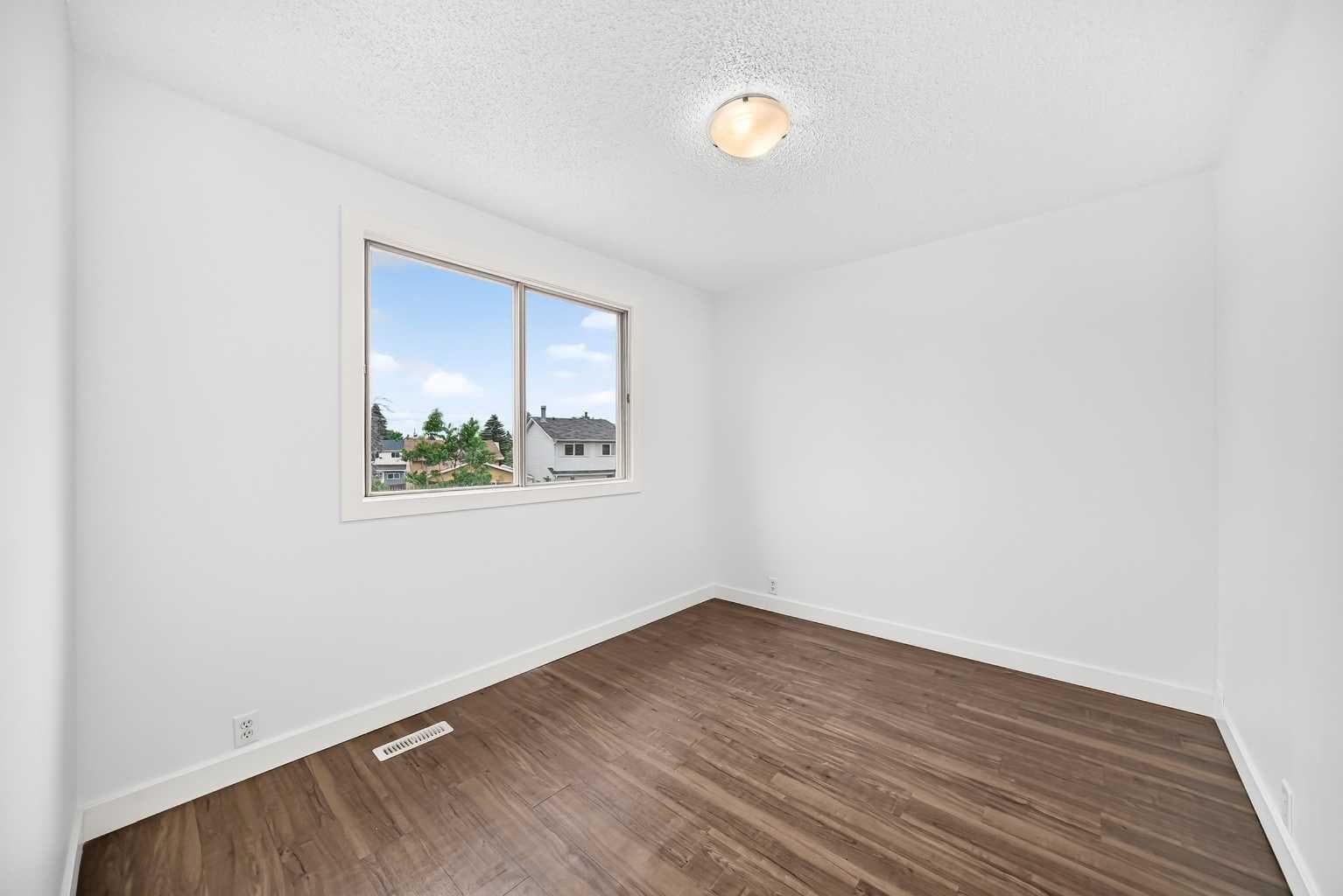 60 Erin Mount Crescent SE