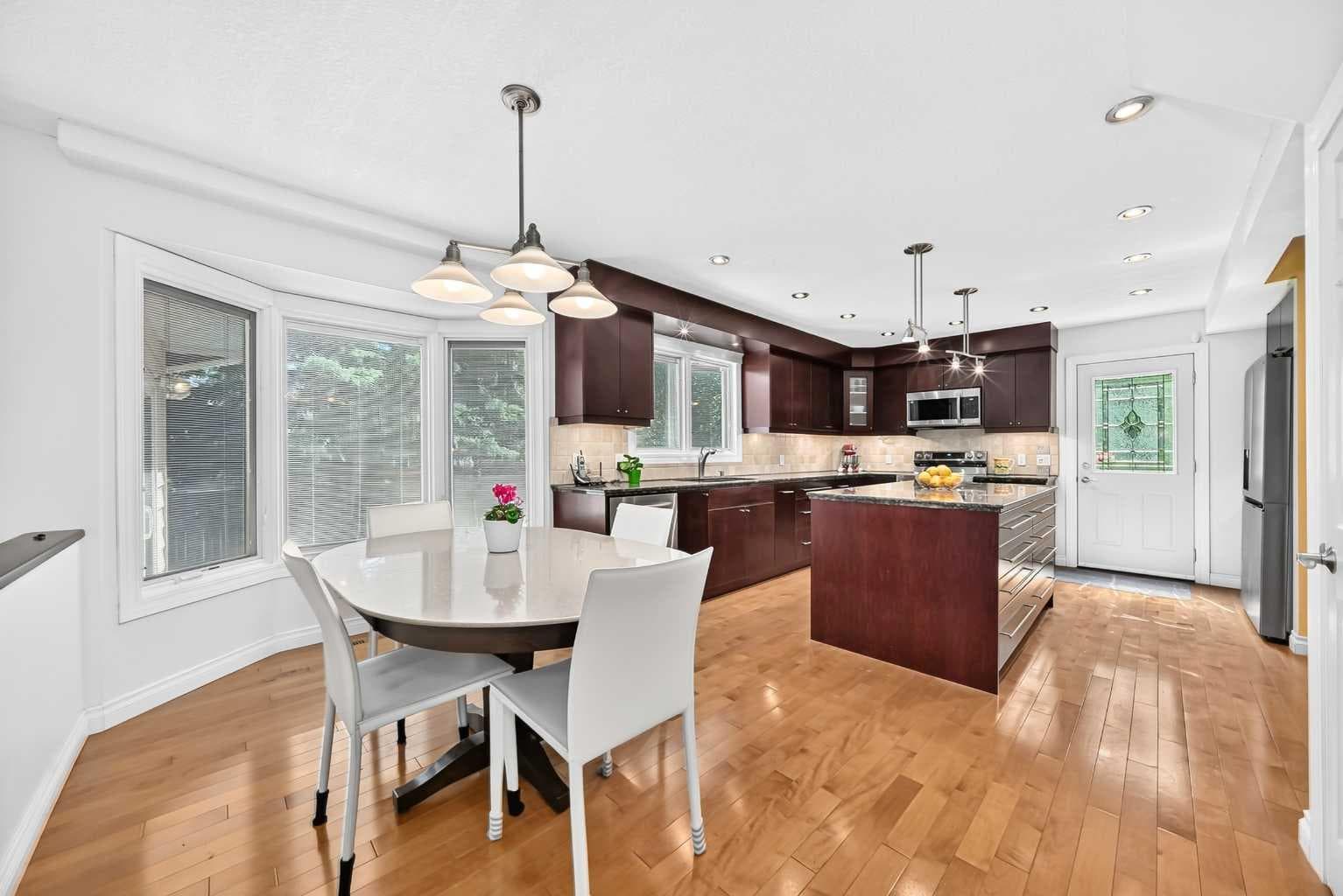 316 Parkland Way SE