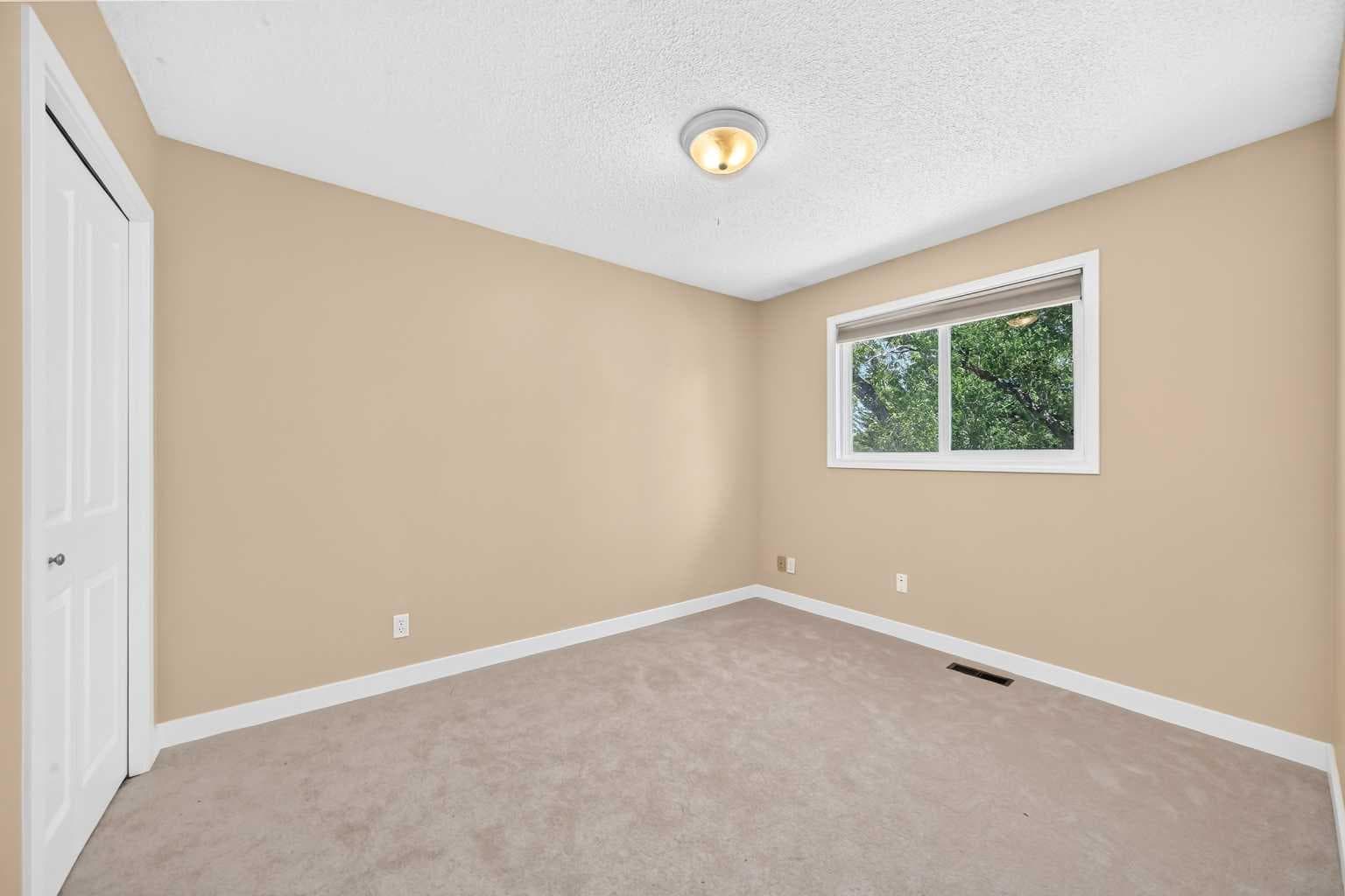316 Parkland Way SE