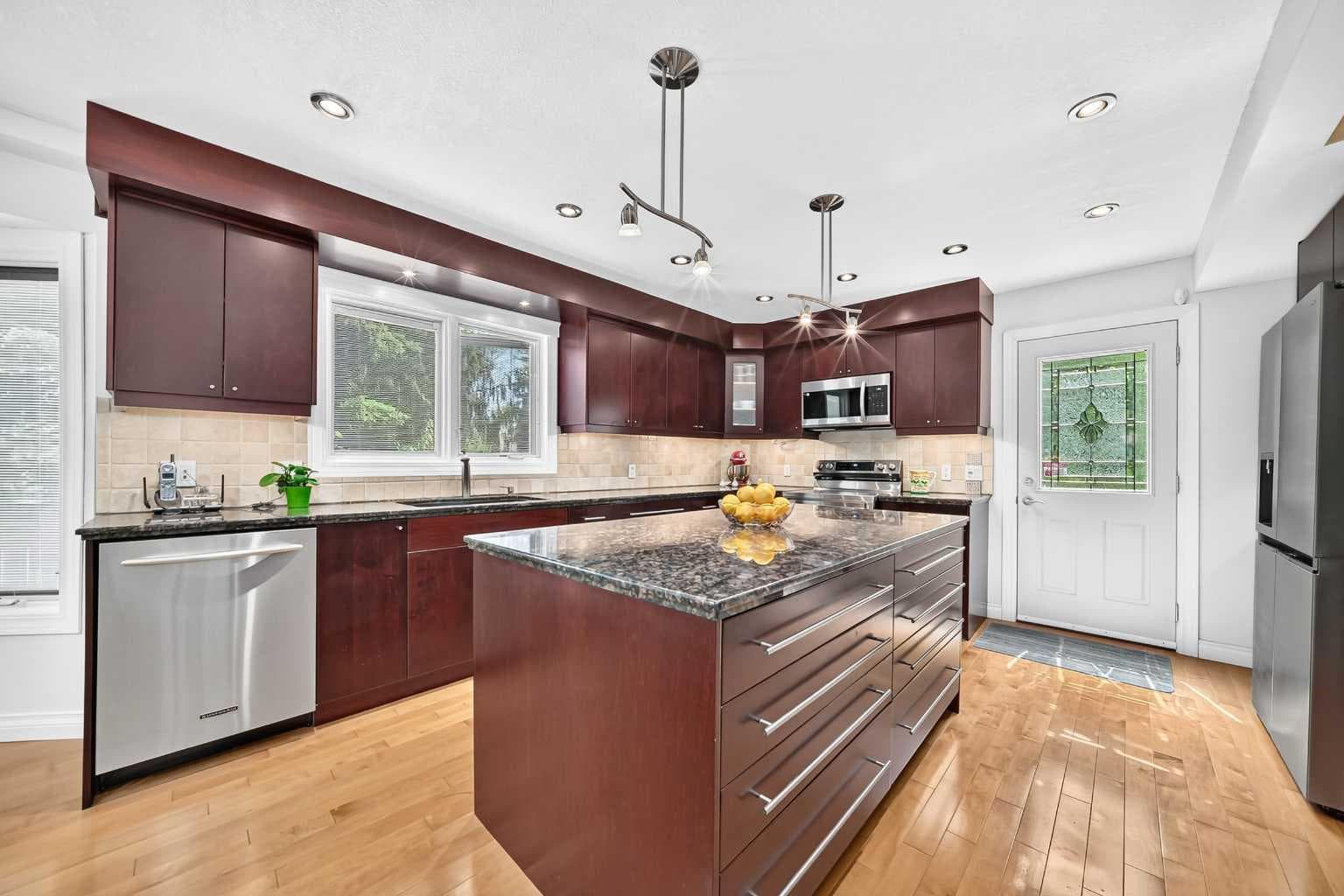 316 Parkland Way SE