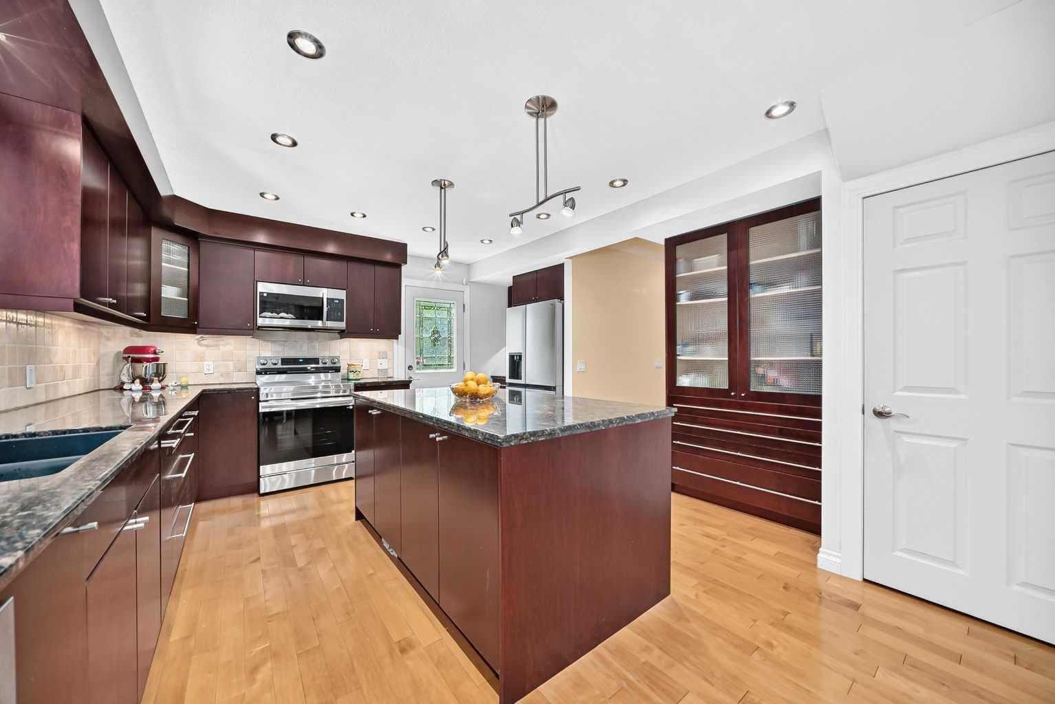316 Parkland Way SE