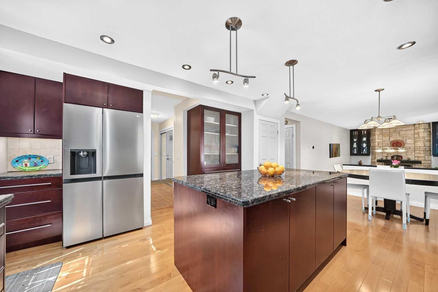 316 Parkland Way SE
