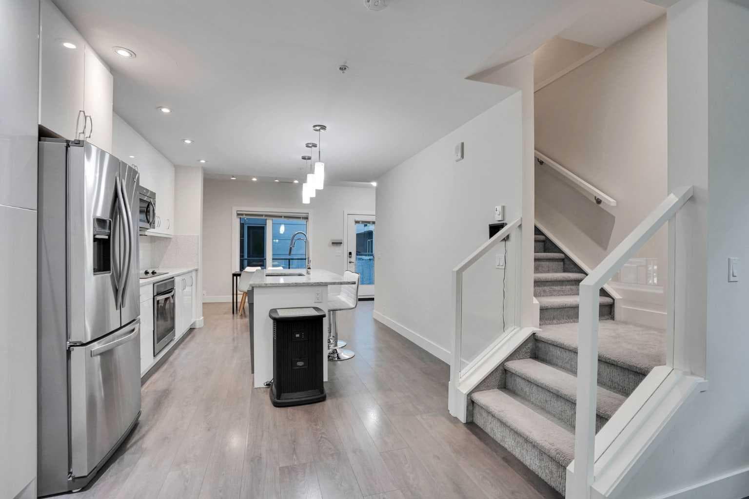 207, 20 Brentwood Common NW