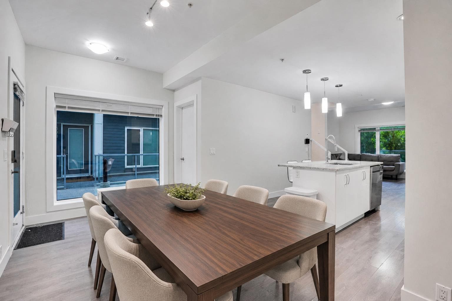 207, 20 Brentwood Common NW