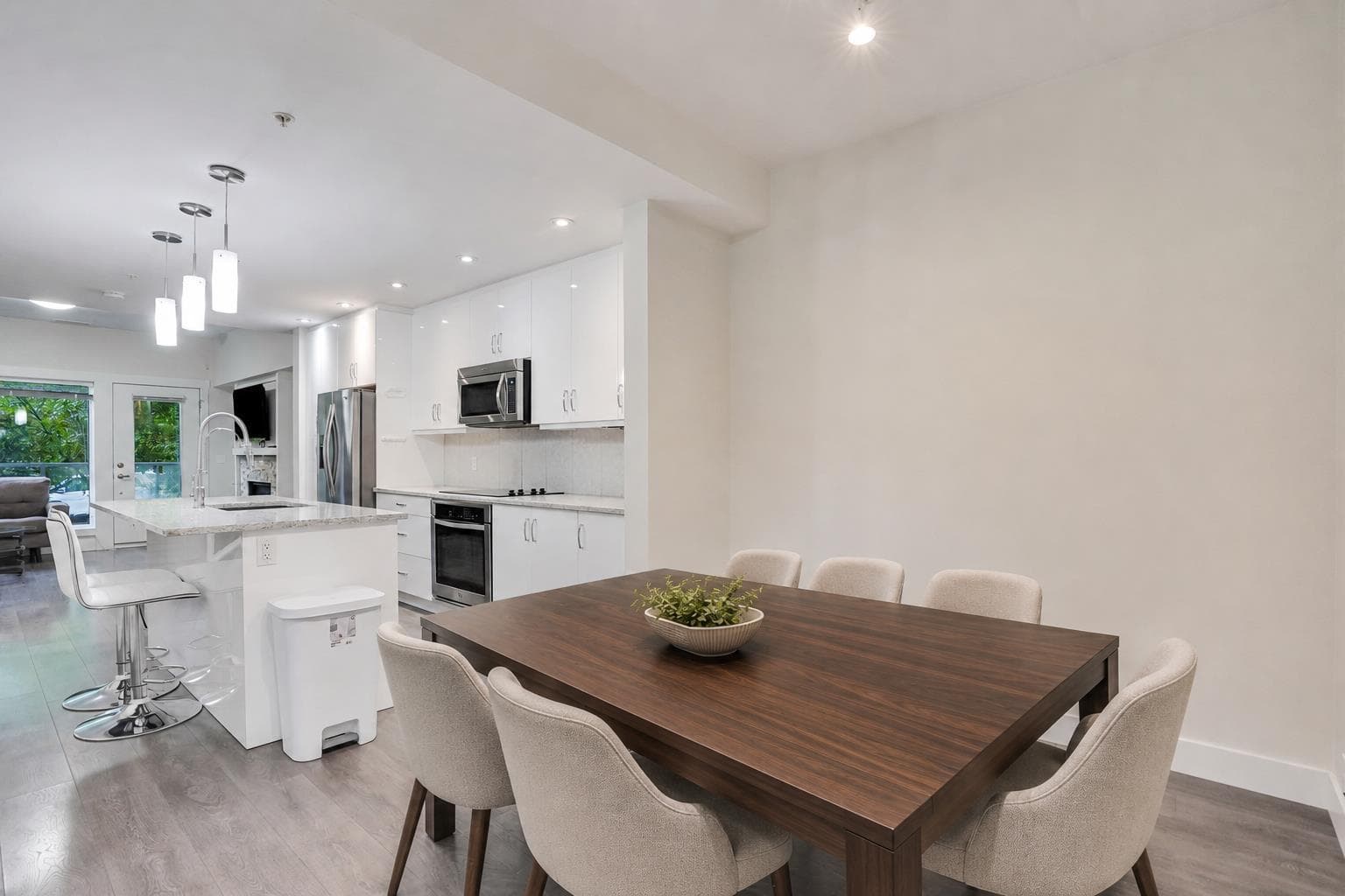 207, 20 Brentwood Common NW