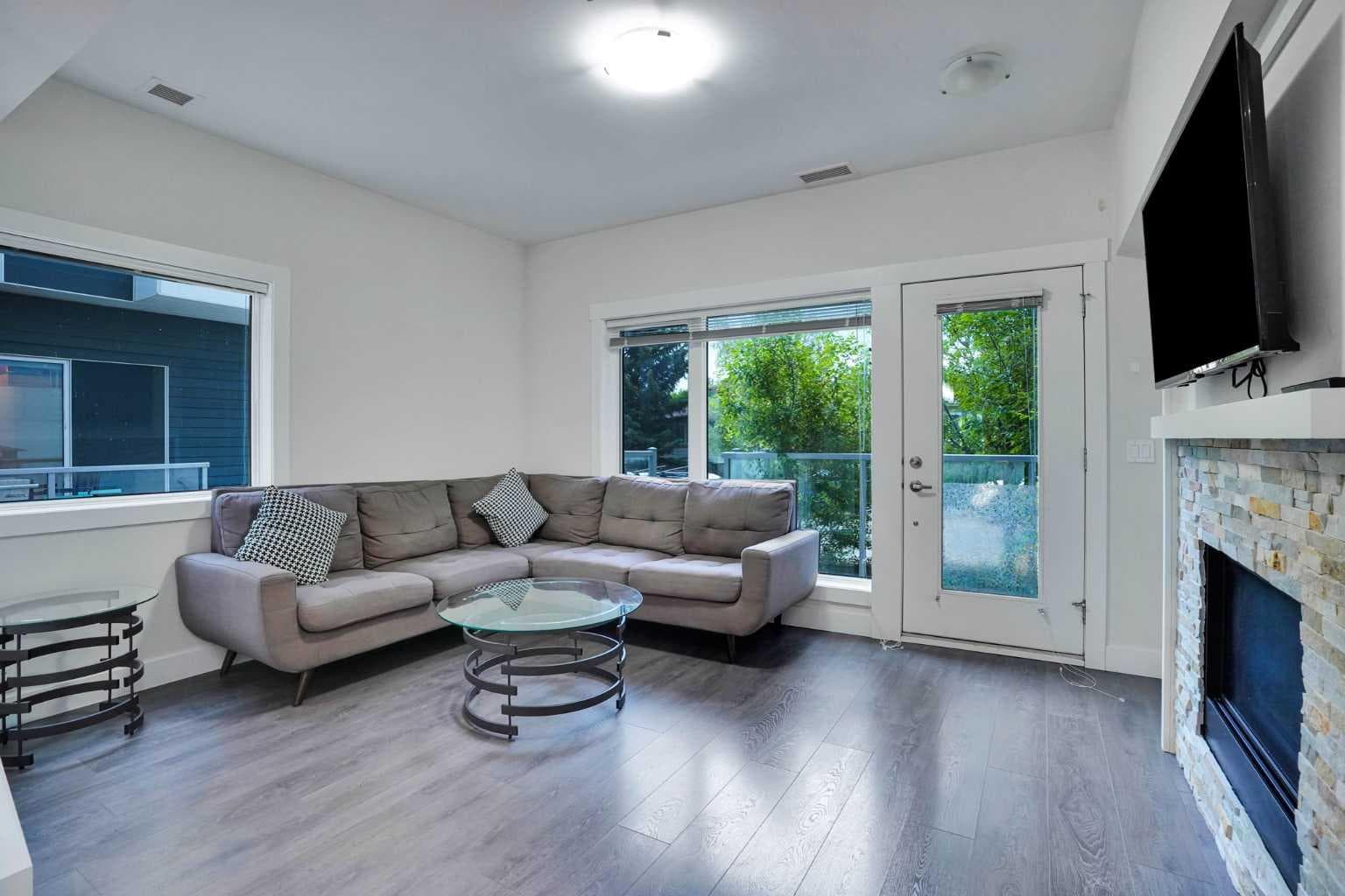 207, 20 Brentwood Common NW