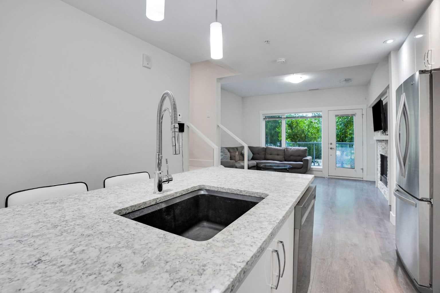 207, 20 Brentwood Common NW