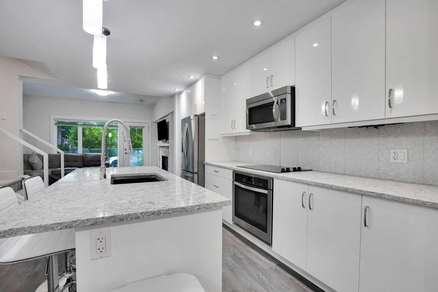 207, 20 Brentwood Common NW