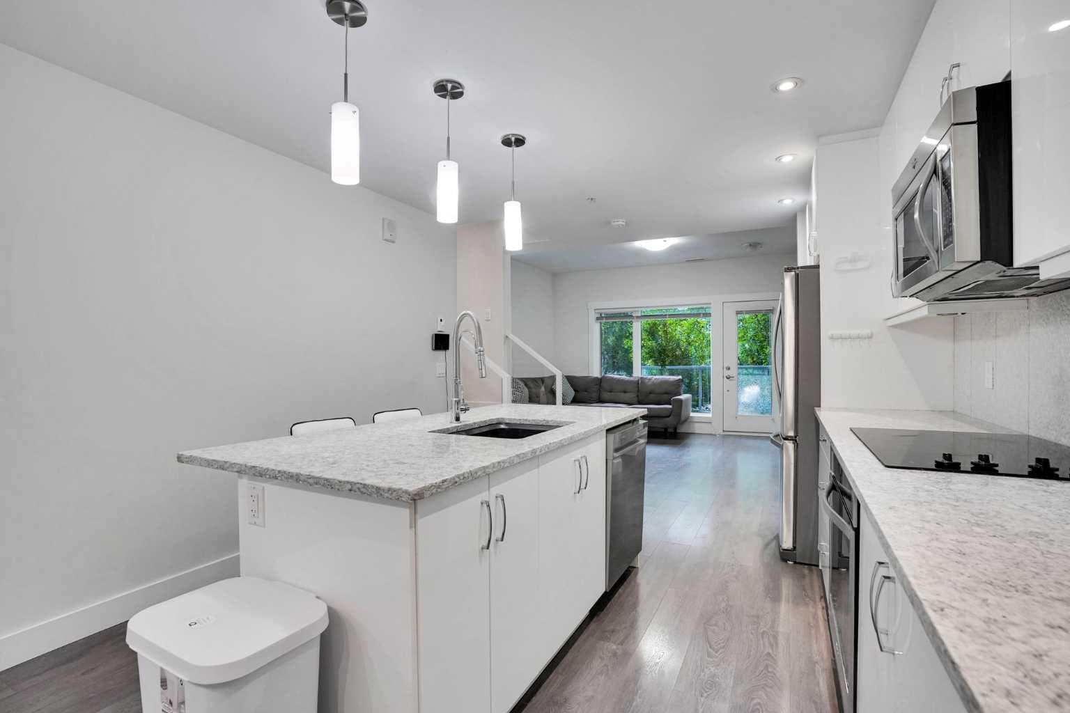 207, 20 Brentwood Common NW
