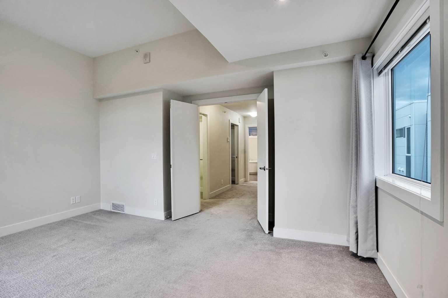 207, 20 Brentwood Common NW