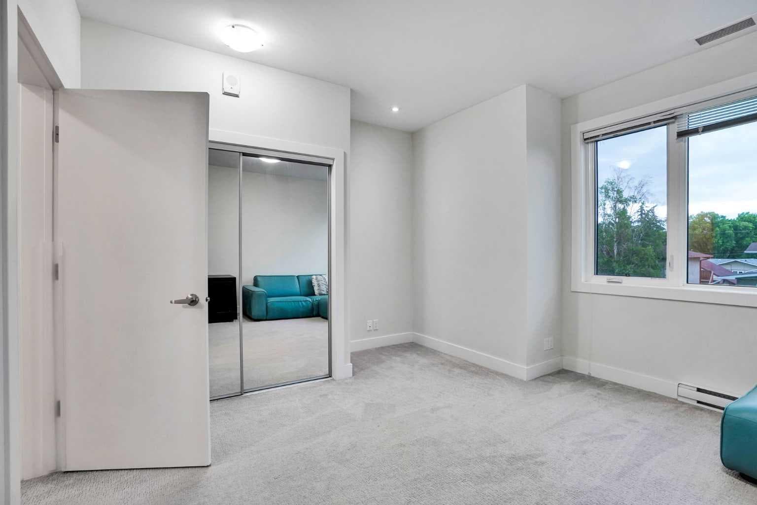 207, 20 Brentwood Common NW