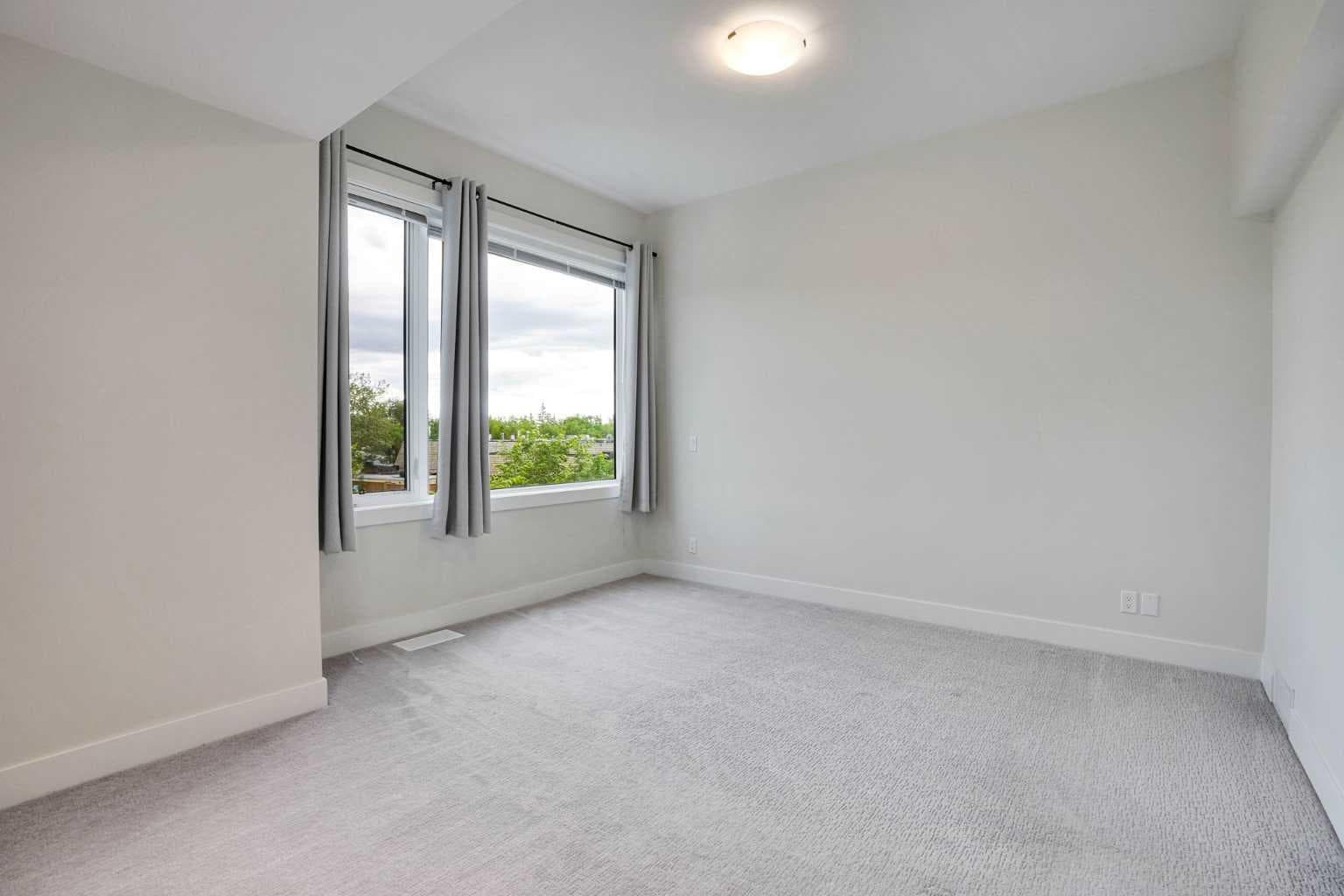 207, 20 Brentwood Common NW