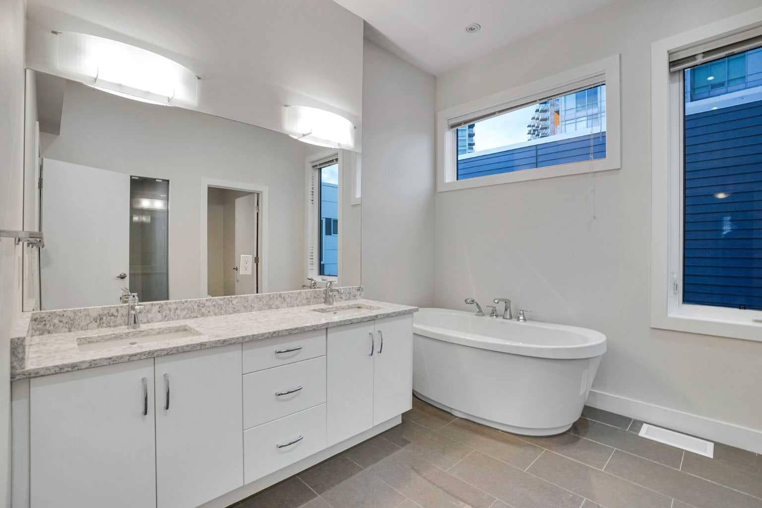 207, 20 Brentwood Common NW