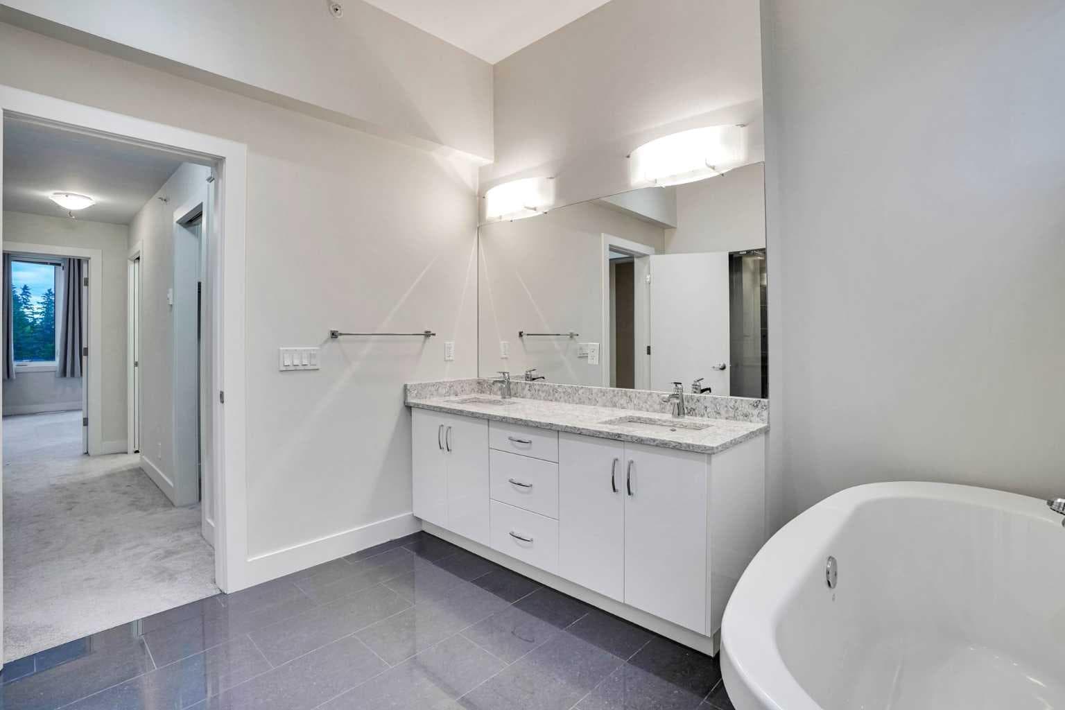 207, 20 Brentwood Common NW