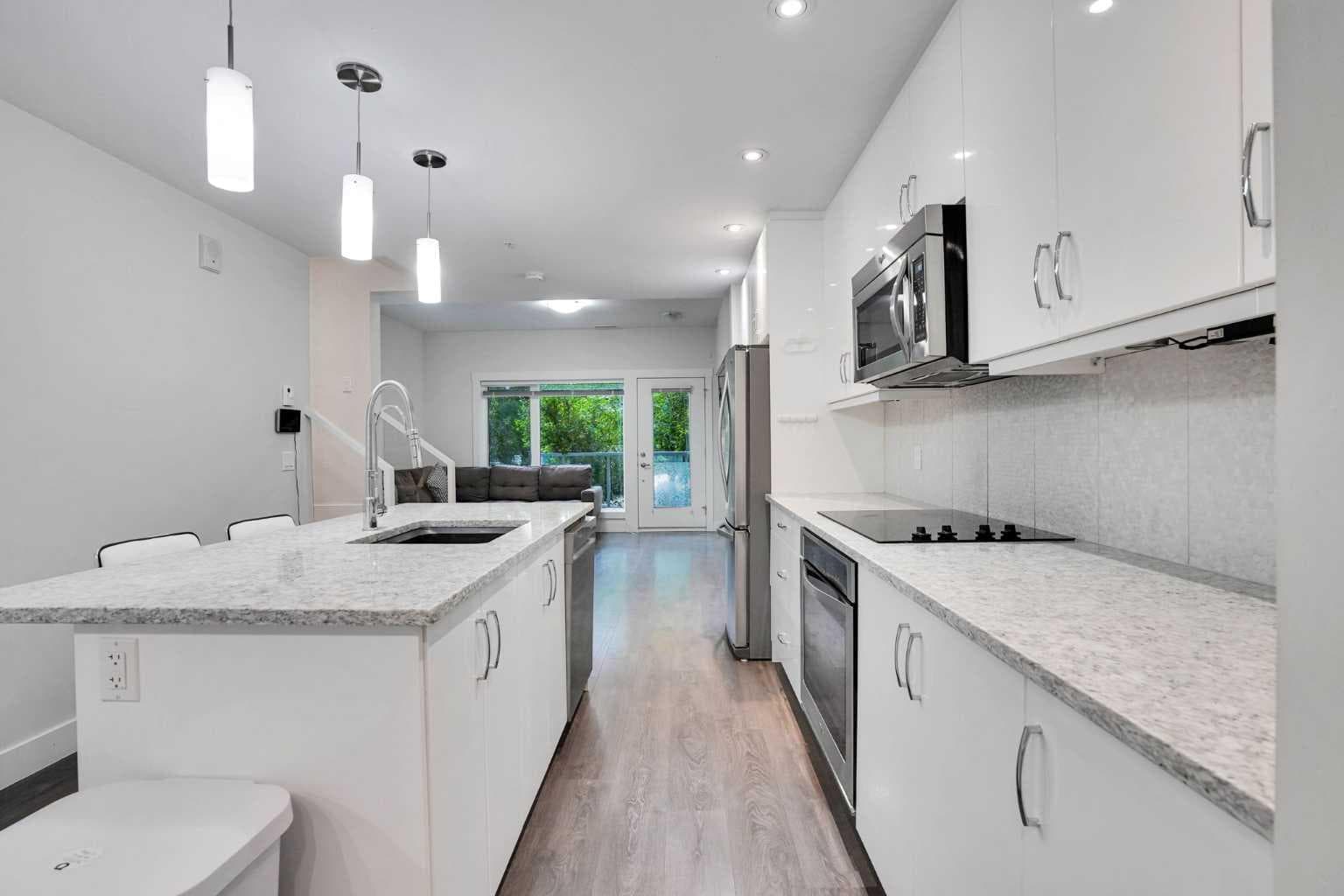 207, 20 Brentwood Common NW