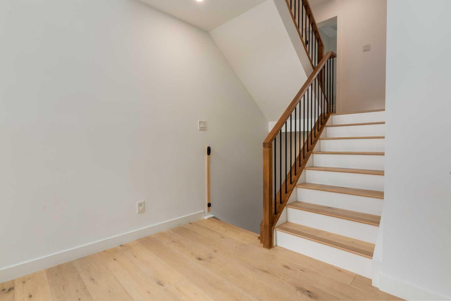 256 Point Mckay Terrace NW