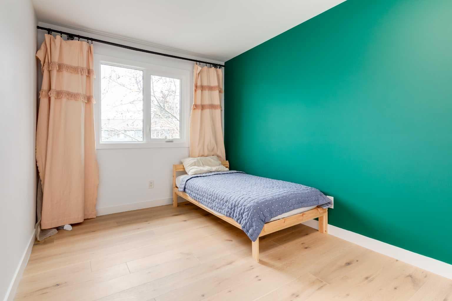 256 Point Mckay Terrace NW