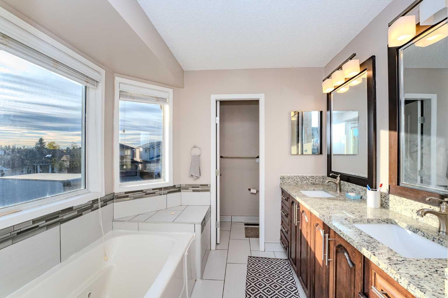 4 Del Ray Crescent NE