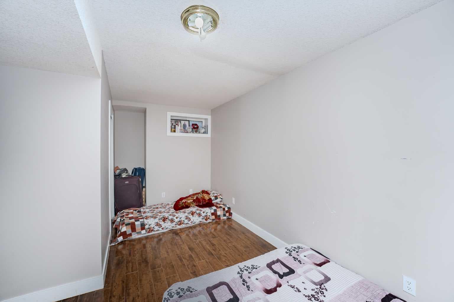 4 Del Ray Crescent NE