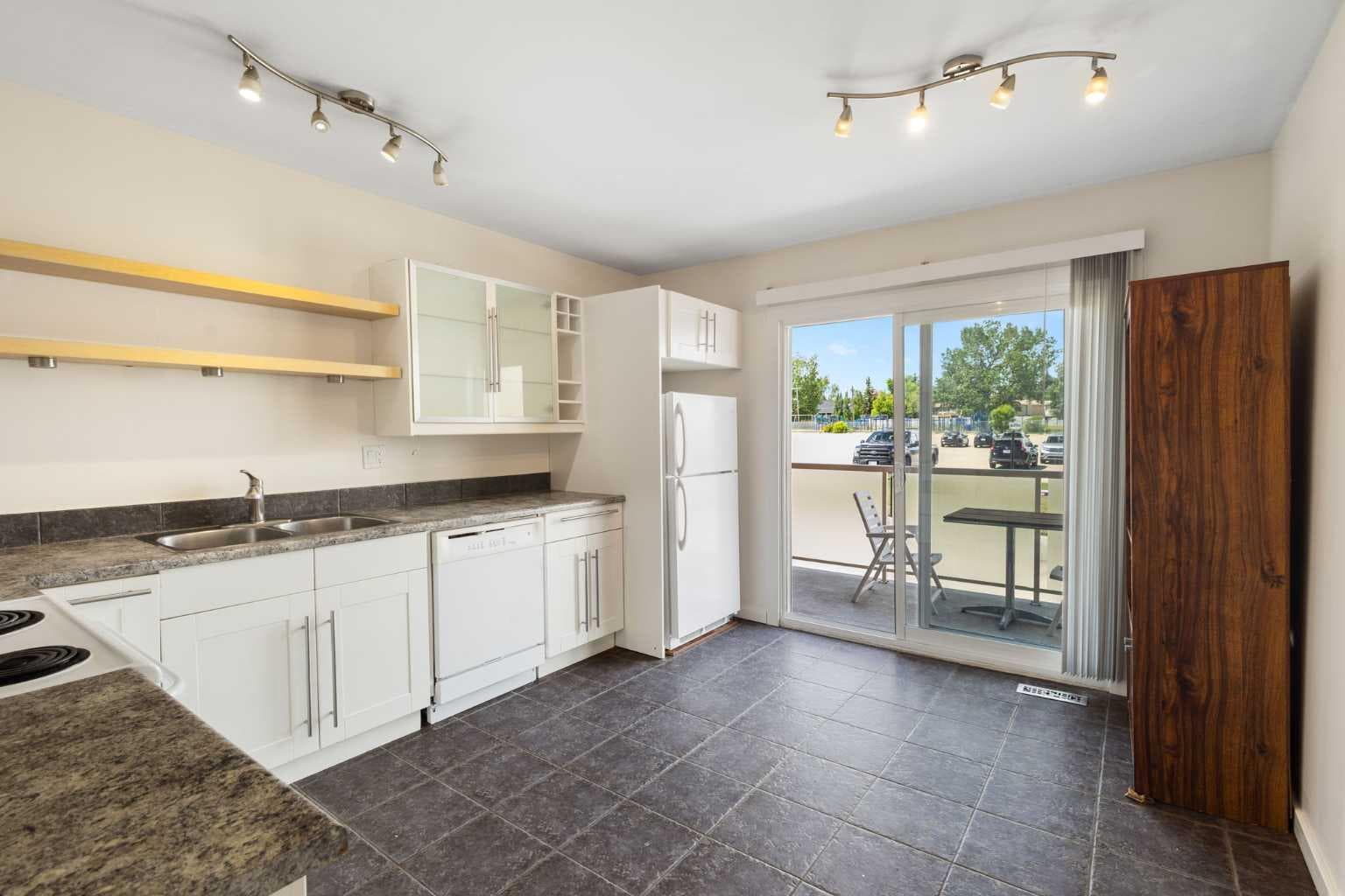 303, 1305 Glenmore Trail SW