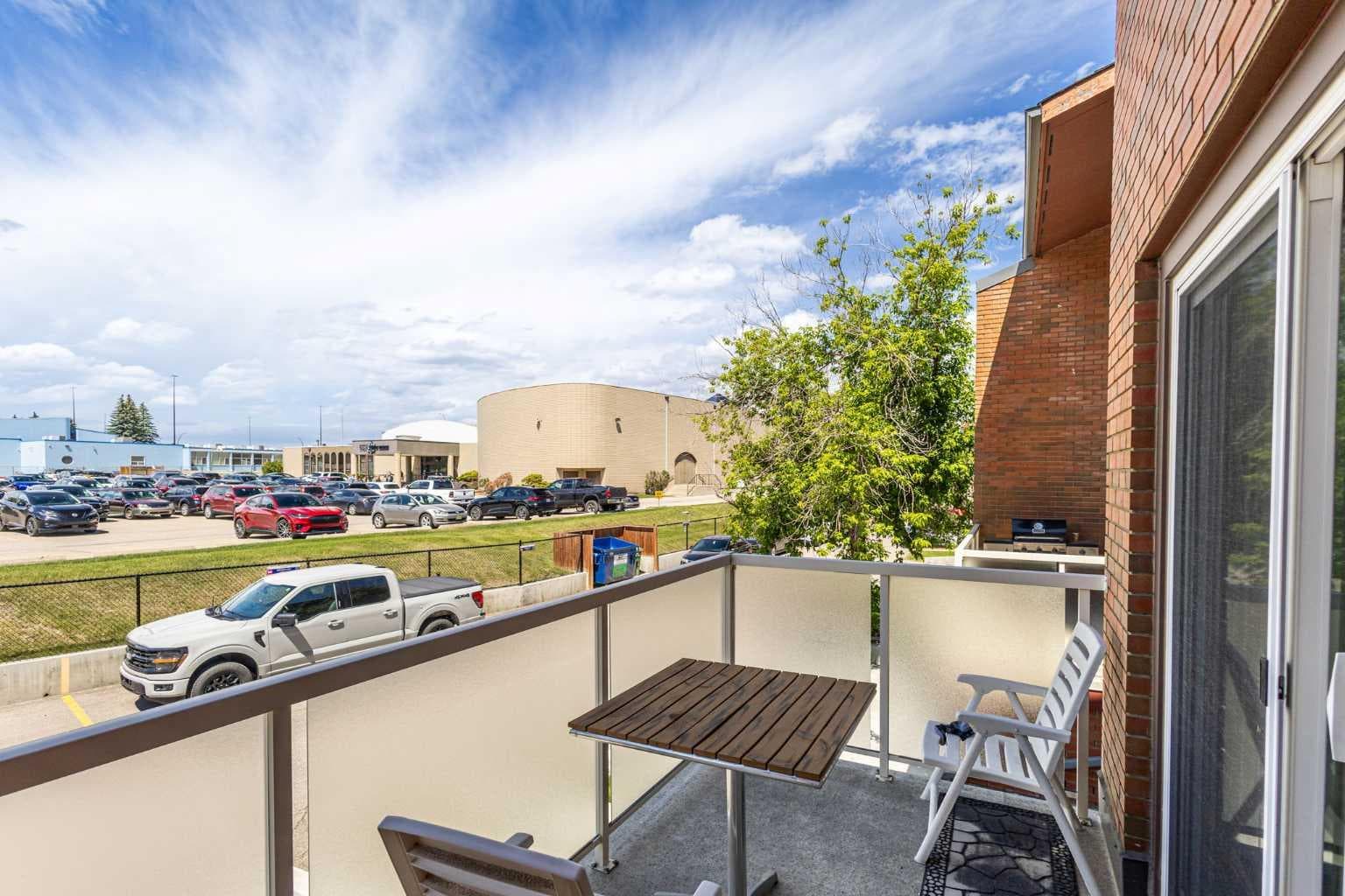 303, 1305 Glenmore Trail SW